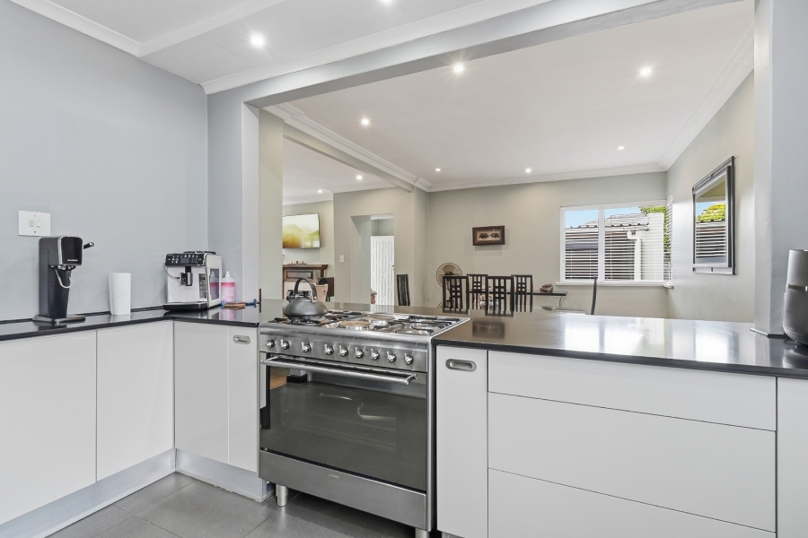 5 Bedroom Property for Sale in Claremont Western Cape